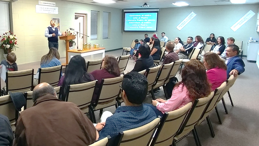 Foto de una congregación hispana de la iglesia de Cristo en Murfreesboro, Tennessee.