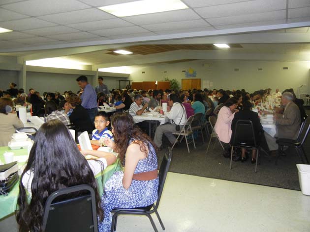 In this commodious fellowship hall of the Channelview church, hundreds ate breakfast, lunch and the evening meal each day of the Seminario Bíblico de Houston, de Abril, 2015.