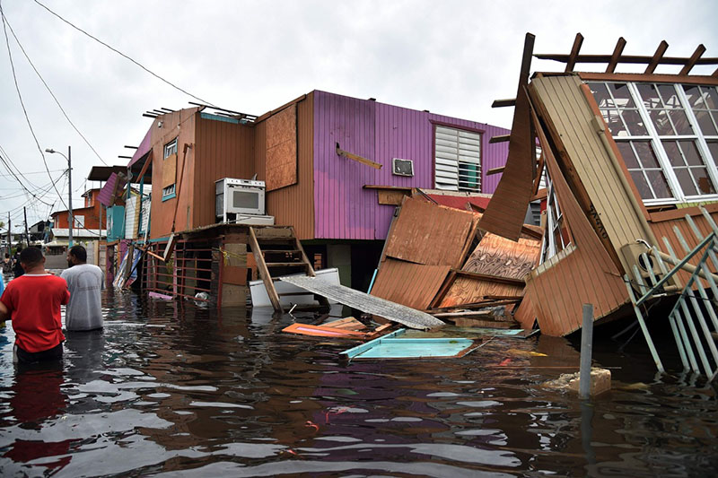 Se informa que el 80% de las casas en Cataño, Puerto Rico fueron averiadas o destruidas por el huracán María. Cataño ocupa terrenos al lado oeste de la Bahía de San Juan, la que separa al viejo San Juan de Cataño.