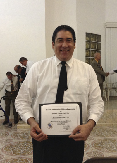 School of Advanced Bible Studies of the church of Christ in Puerto Rico. Armando Morales, Internet convert, member in Bayamón, receives his Four Year Certificate.