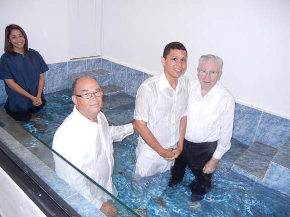 Juan Carlos Jiménez and Christie Báez baptized in Bayamón, Puerto Rico, April 13, 2014.