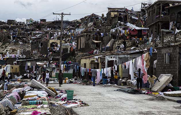 Esta fotografía es de un lugar en el país de Haití que fue devastado por el fuertísimo huracán Matthew.