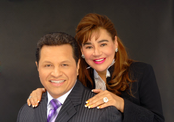 Una fotografia del Guillermo Maldonado y su esposa Ana, fundadores del movimiento Ministerio Internacional El Rey Jesús.