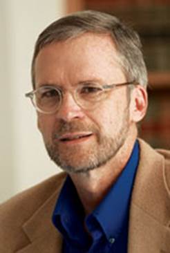 Una fotografía de William Stuntz, professor de derechos de Harvard Law School, y autor del artículo Tres regalos para tiempos duros.