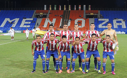 Esta fotografía del equip de futbol de Paraguay ilustra el tema ¿Está permitido jugar fútbol para un cristiano?