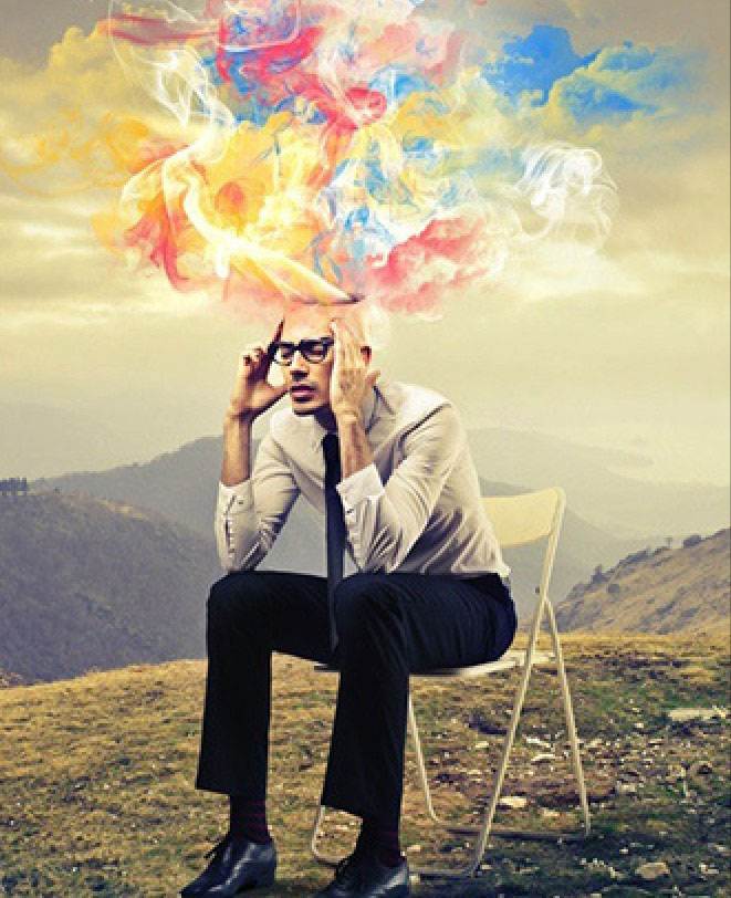 Una pintura artística de un varón pensante sentado solito en una silla en la falda de una montaña con globos y cintas multicolores que forman como una nube encima de su cabeza en representación de los muchos sentimientos distintos que llenan su mente.