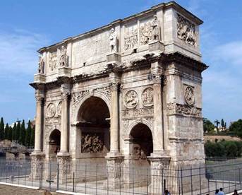 Fotografía del Arco de Triunfo en honor a los triunfos de Constantino el Grande y la unificación del Imperio Romano bajo su sola potestad, sanándose así la herida mortal que el Imperio había recibido en el siglo III EC.