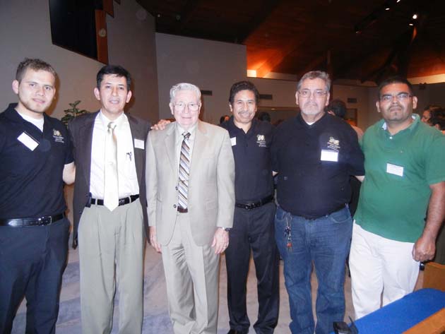 Dewayne Shappley with some of the younger men who attended the Houston Bible Seminar. To my right is Bro. Alberto Suárez, who directed the four sessions dedicated to teaching us how to sing better. 