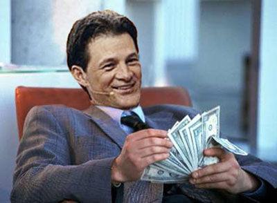 This picture of a smiling pentecostal evangelist with his hands full of money illustrates the subject Signs Taking Place Today in Jews and Gentiles, in editoriallapaz.org. 
