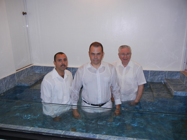Dewayne Shappley, on the right, and Jorge Ginés López, on the left, baptize José Pérez Cardona. Often, two of us enter the baptistery for baptisms, especially in the case of the elderly or infirm. This was Jorge’s first experience. 