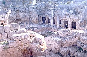 Una fotografía de ruinas de la antigua ciudad de Corinto, ilustración para el tema Lenguas y profecías.