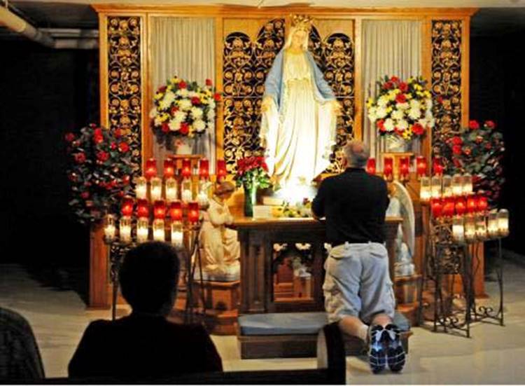 Roman Catholics Priests & Popes Worship An Idol Of Blessed Virgin Mary