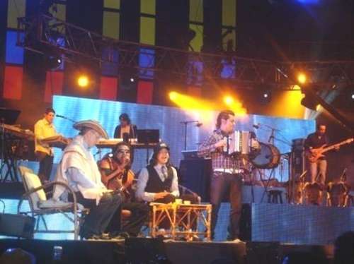 Fotografía del el cantautor cristiano Marcos Witt en el acto de grabar Sobrenatural en vivo en Bogotá, Colombia.